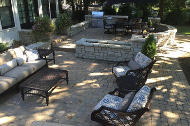 Example of a cottage patio design in Cincinnati