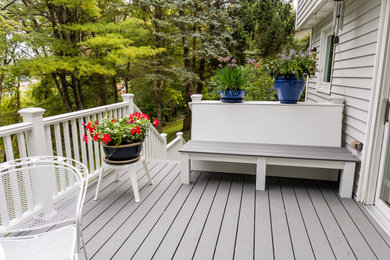 Inspiration for a timeless deck remodel in New York