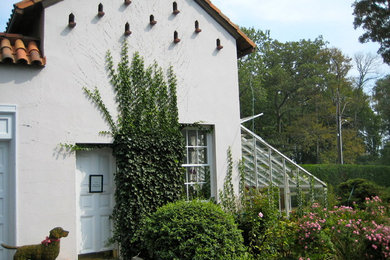 Inspiration for a cottage shed remodel in New York