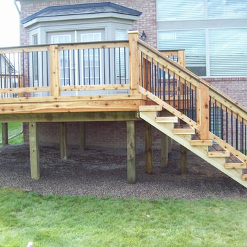 TREX TRANSCENDS VINTAGE LANTERN COLOR with cedar railing system