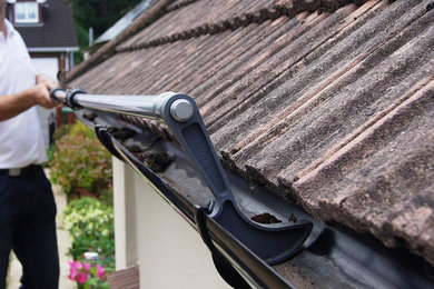 Gutter Cleaning in Woodland Hills, CA