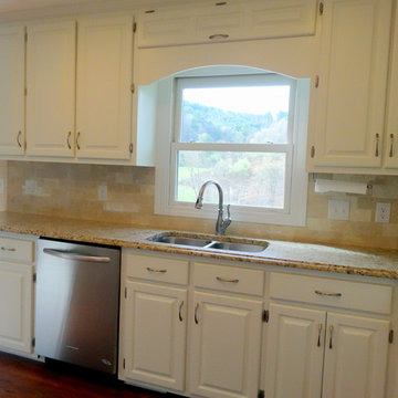 Sugar Grove // Traditional Refinished Kitchen