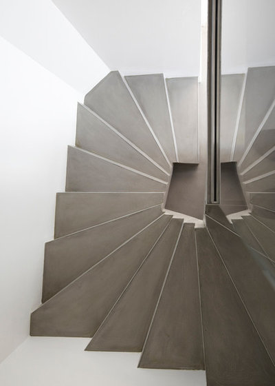 Современный Лестница by Bismut & Bismut Architectes