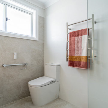 Auburn | Modern Luxe | Main Bathroom