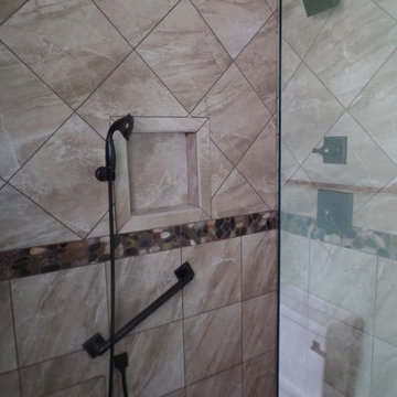 Shady Elm Hall Bathroom