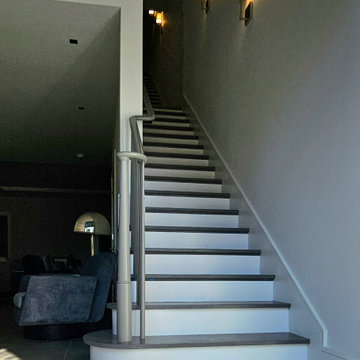 Project #112 | Traditional Staircase with Continuous Rail System