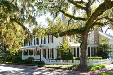 Example of a classic exterior home design in New Orleans