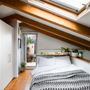 Schlafzimmer unter der Dachschräge