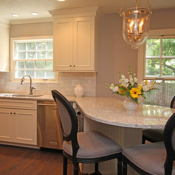 A Traditional Welcome - Grosse Pointe Farms