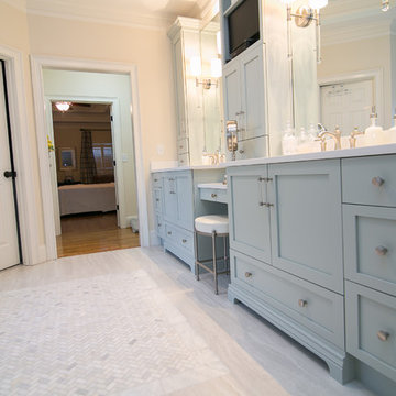 A serene spa masterbathroom
