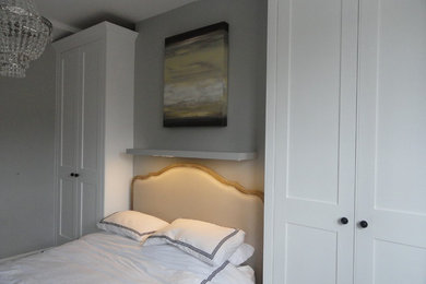 Cette photo montre une chambre.