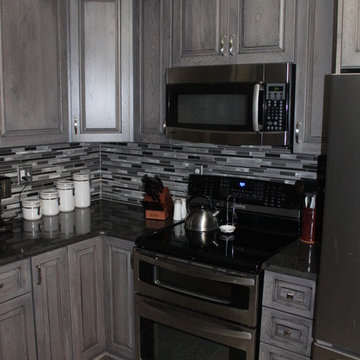 Starmark Kitchen - Hickory Ridgeville in Driftwood w/ Ebony Glaze