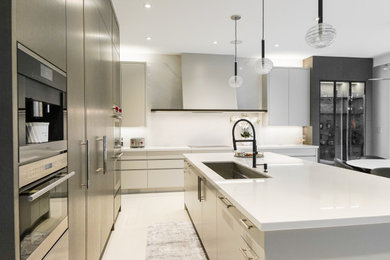 Kitchen photo in Toronto