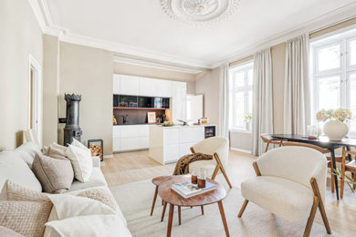 Example of a living room design in Other