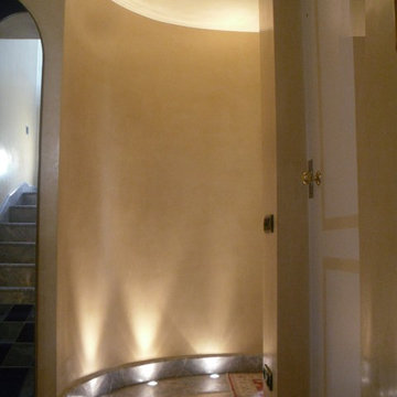 corridoio di disimpegno con pareti in stucco lucido