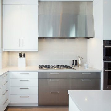 Leawood, KS contemporary kitchen