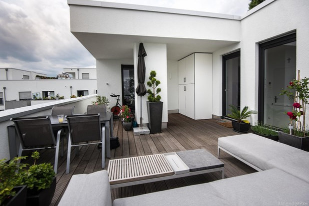 Modern Balkon by design@garten