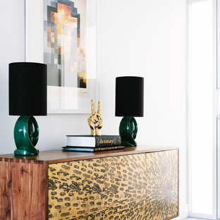 Inspiration för eklektiska entréer, med vita väggar