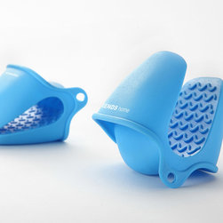 Silicone Cooking Grabber / Mitt - Accessories and Decor