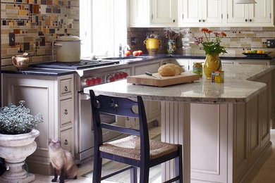 Example of a classic kitchen design in Boston