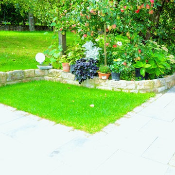 Terrasse & Natursteinmauer