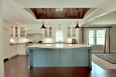 Example of a kitchen design in Charleston