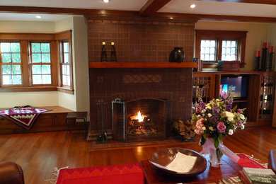 Arts and crafts home design photo in Albuquerque