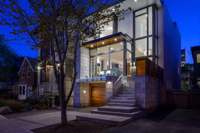 Inspiration for a contemporary exterior home remodel in Ottawa