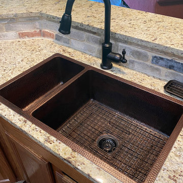 33" Hammered Copper 25/75 Double Basin Kitchen Sink (K25DB33199)