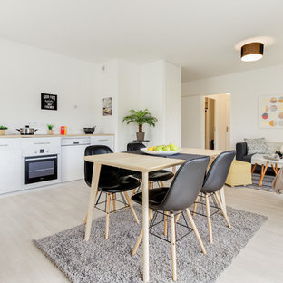 レンヌの北欧風 LDKの画像 (白い壁、淡色無垢フローリング)