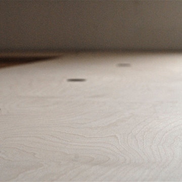 Détail plateau/ Bureau / Bibliothèque en bois de bouleau