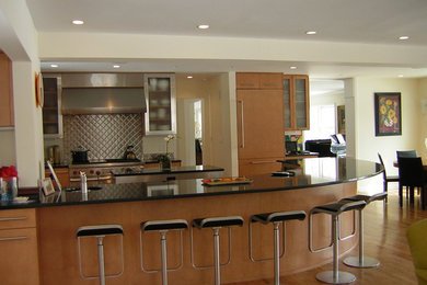 Contemporary and Unique Kitchen