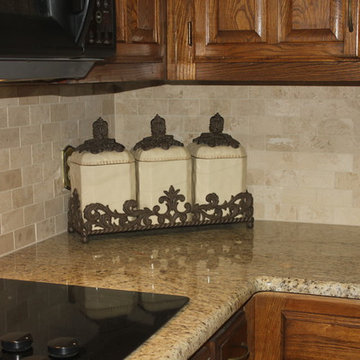 Giallo Ornamental Granite Countertop/Crema Marfil Backsplash
