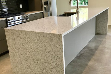 Kitchen - modern kitchen idea in Austin