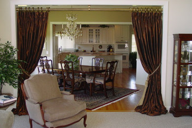 Inspiration for a mid-sized timeless living room remodel in New York