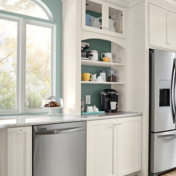 KraftMaid: Dove White Breakfast Station