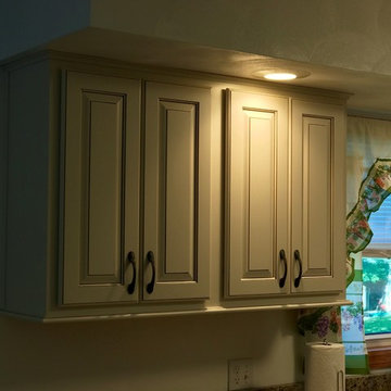 Geneseo Remodel Koch Cabinets Painted Pearl Umber Glaze Venetian Gold Granite