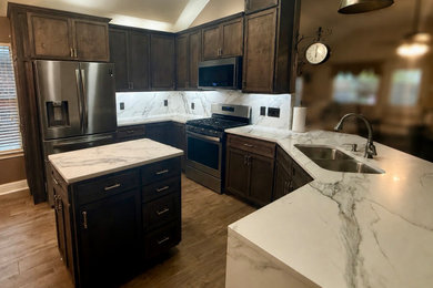 Example of a kitchen design in Houston