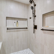Showers/Bathrooms