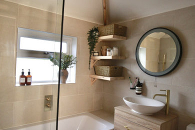 ウィルトシャーにあるモダンスタイルのおしゃれな浴室の写真
