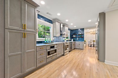 Kitchen - mid-sized kitchen idea in Atlanta