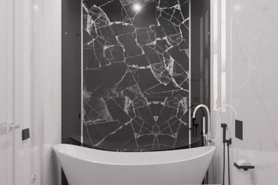 Пример оригинального дизайна: главная ванная комната среднего размера в современном стиле с плоскими фасадами, отдельно стоящей ванной, душем над ванной, инсталляцией, черно-белой плиткой, керамогранитной плиткой, черными стенами, полом из керамогранита, настольной раковиной, столешницей из искусственного камня, черным полом, белой столешницей, зеркалом с подсветкой, тумбой под одну раковину, подвесной тумбой, любым потолком и любой отделкой стен