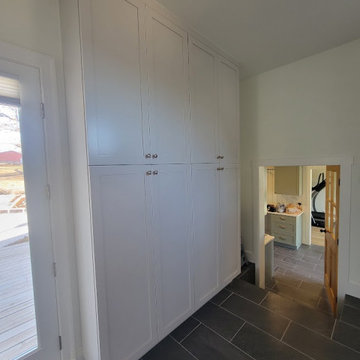 White mini kitchen