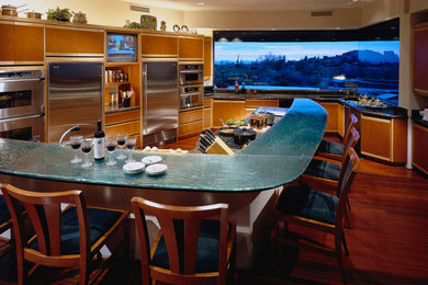 Trendy u-shaped eat-in kitchen photo in Phoenix