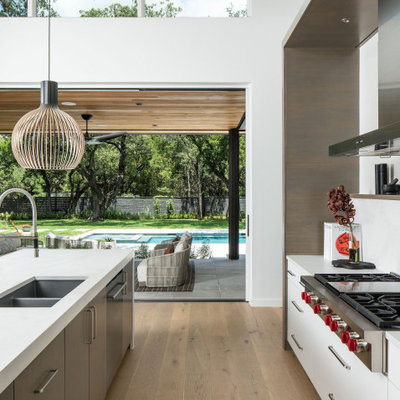 Example of a trendy kitchen design in Austin