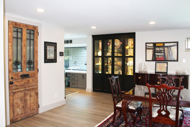 Example of a transitional home design design in Houston