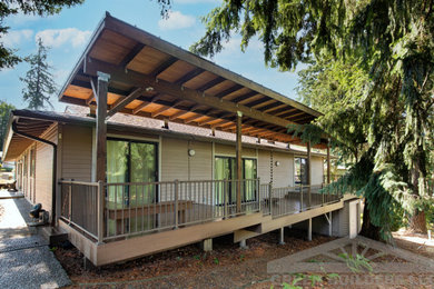 Mountain style deck photo in Seattle