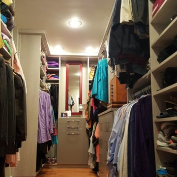 Walk In Closets with Drawers