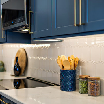 Showplace EVO Pendleton Kitchen in Smokey Blue and Quartersawn Oak Sable