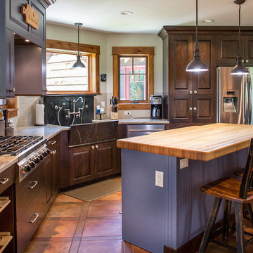 Contemporary farmhouse style kitchen